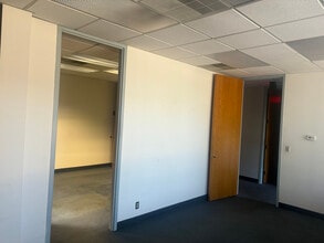 127 Gaither Dr, Mount Laurel, NJ for lease Interior Photo- Image 2 of 21