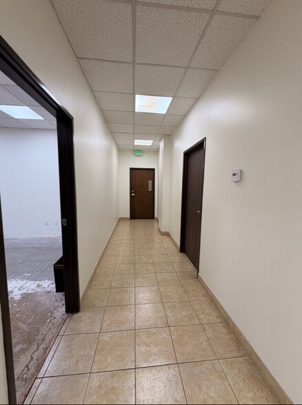 4717 Van Nuys Blvd, Sherman Oaks, CA for lease - Building Photo - Image 3 of 10