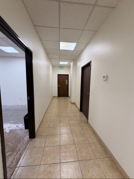 4717 Van Nuys Blvd, Sherman Oaks, CA à louer - Photo du bâtiment - Image 3 de 10