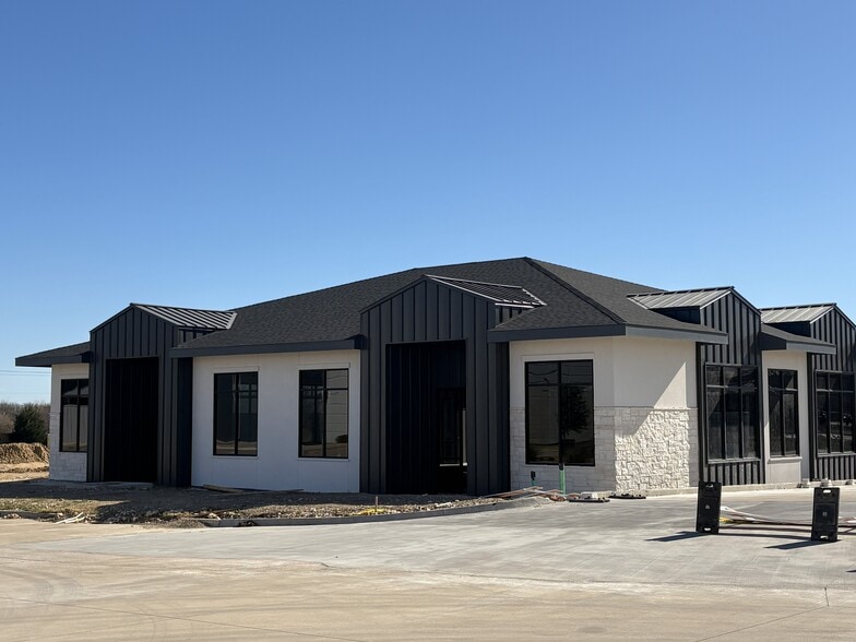 10120 Summer Creek Dr, Fort Worth, TX for lease - Building Photo - Image 2 of 8