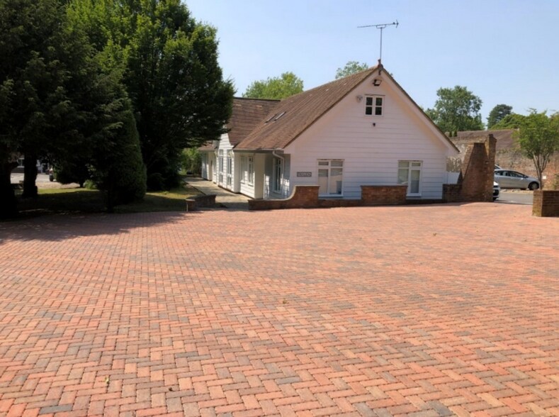 Chesham Rd, Berkhamsted à louer - Photo du bâtiment - Image 3 de 4