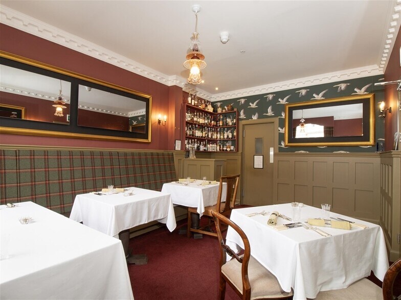 Self-Catering Premises With Flat & Licensed Function Suite, Beauly à vendre - Photo du bâtiment - Image 2 de 22