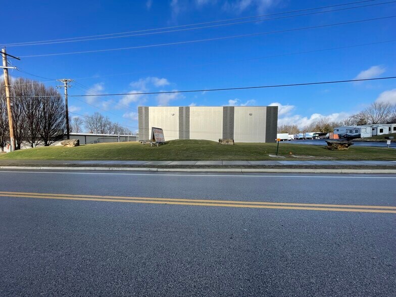 5435-5437 Westwood Dr, Saint Charles, MO à louer - Photo du bâtiment - Image 3 de 12