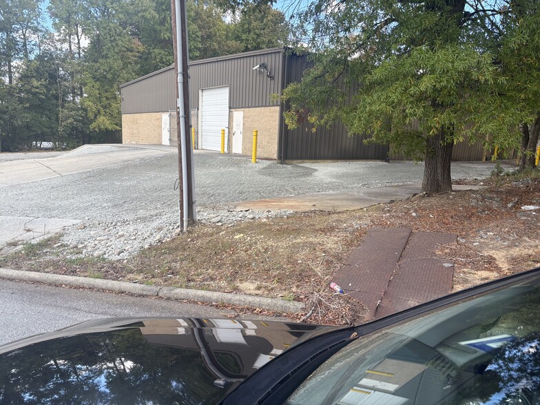 2417 Binford St, Greensboro, NC for lease - Building Photo - Image 2 of 7