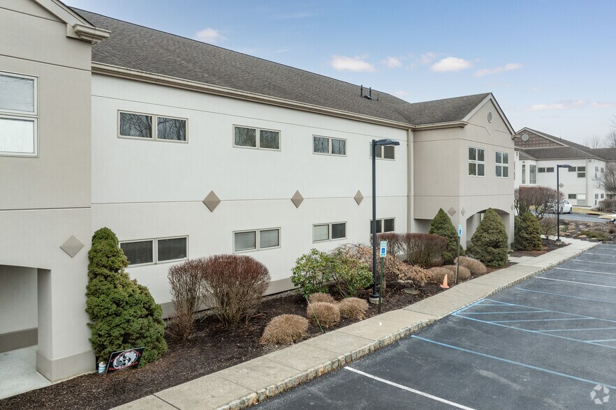 3 Coates Dr, Goshen, NY à louer - Photo du bâtiment - Image 2 de 8