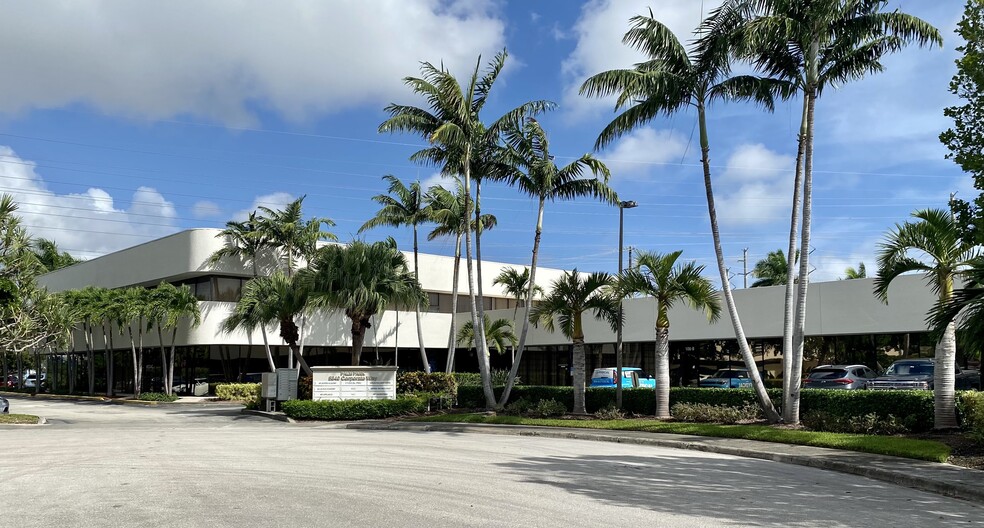 5840 Corporate Way, West Palm Beach, FL for lease - Building Photo - Image 1 of 15