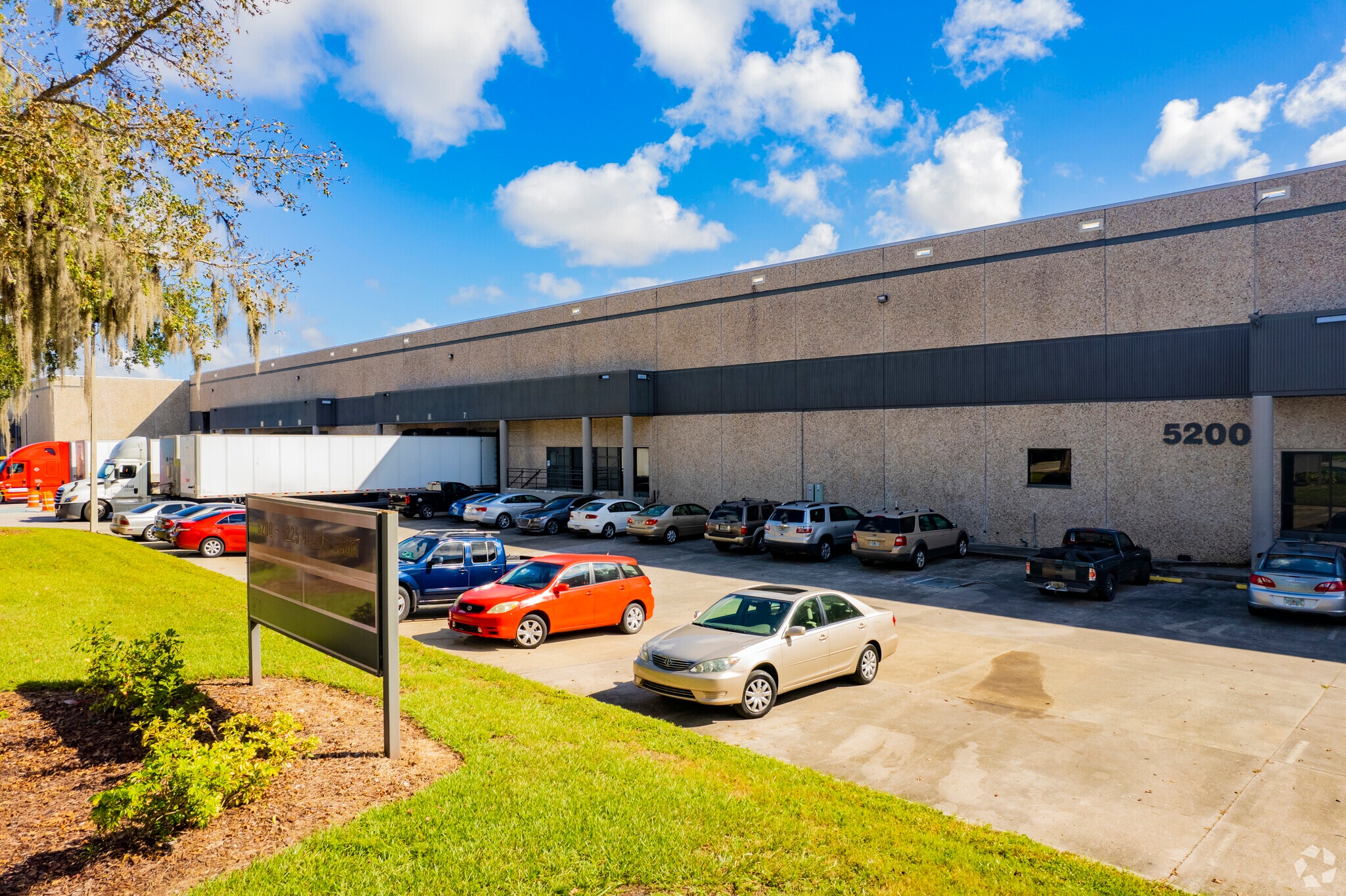 5200-5225 Region Ct, Lakeland, FL for lease Building Photo- Image 1 of 8