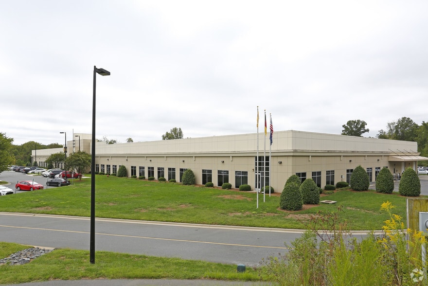 1830 Macmillan Park Dr, Fort Mill, SC for sale - Primary Photo - Image 2 of 4