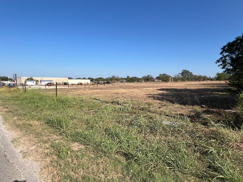 146 18th Street, Hondo, TX for sale - Primary Photo - Image 3 of 4