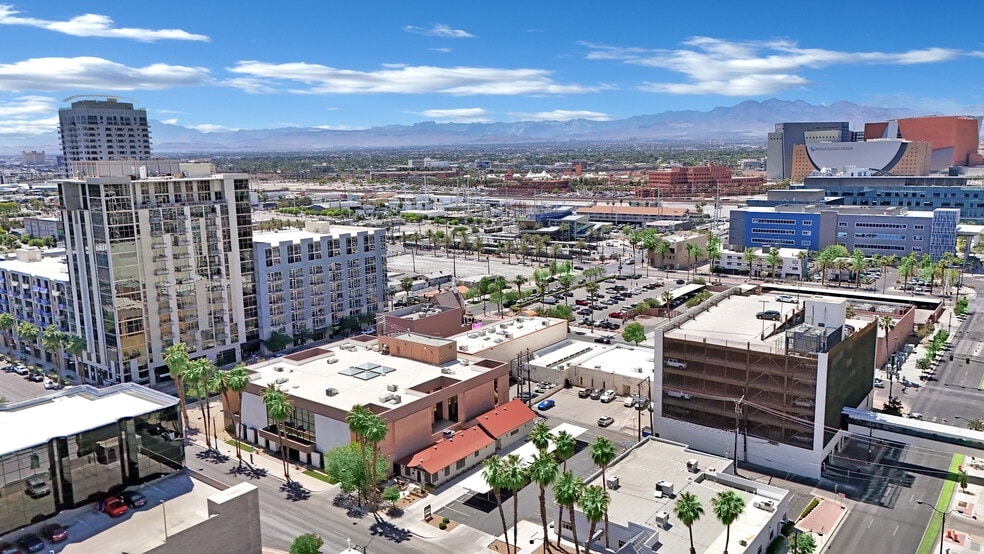 520 S 4th St, Las Vegas, NV à louer - Photo du bâtiment - Image 3 de 21