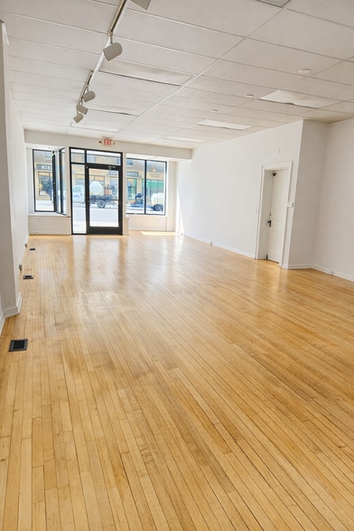 2011-2015 E Michigan Ave, Lansing, MI for lease - Interior Photo - Image 3 of 5