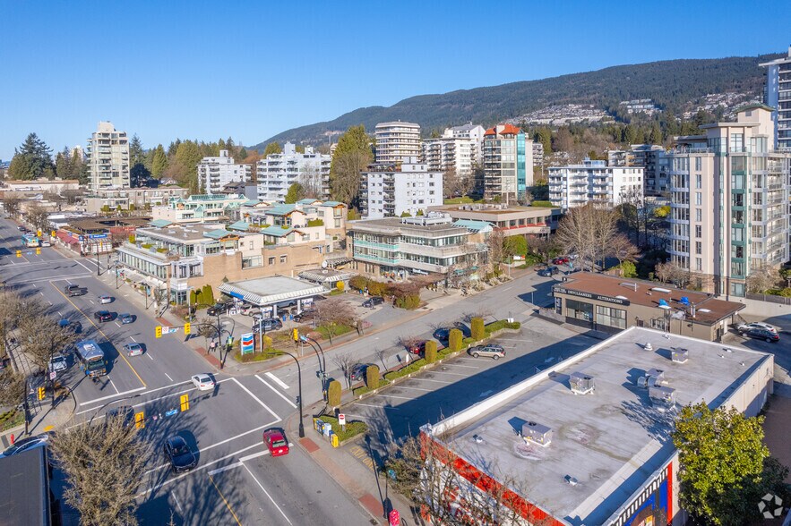 575 16th St, West Vancouver, BC for sale - Building Photo - Image 3 of 6