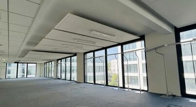 Bureau dans Vaulx-en-Velin à louer Photo intérieure- Image 2 de 6