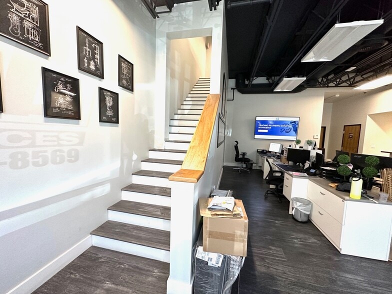 2222 W Parkside Ln, Phoenix, AZ for lease - Interior Photo - Image 2 of 12