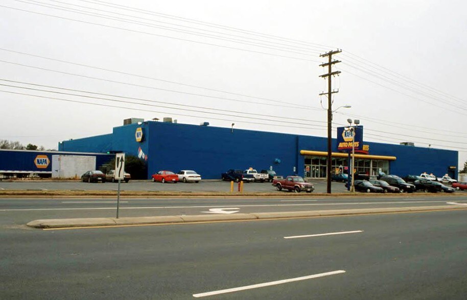 4101 Wilkinson Blvd, Charlotte, NC for lease - Building Photo - Image 2 of 9