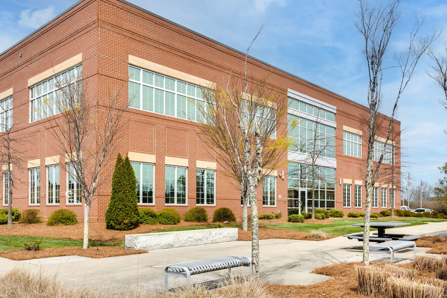 2485 Penny Rd, High Point, NC for lease - Building Photo - Image 2 of 14