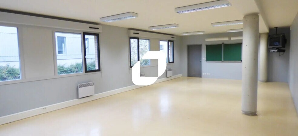 Bureau dans Champs-sur-Marne à louer - Photo du bâtiment - Image 2 de 4