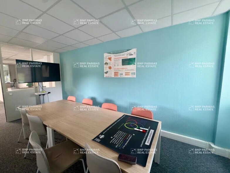 350 Avenue Jean-René Guillibert Gautier De La Lauzière, Aix-en-Provence à louer - Photo du bâtiment - Image 3 de 186