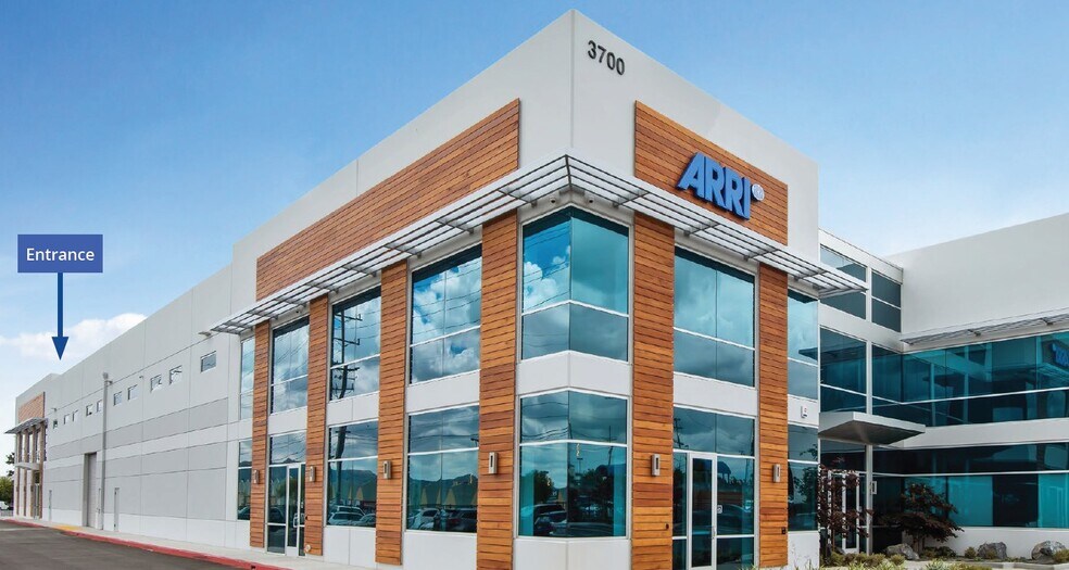 3700 Vanowen St, Burbank, CA à louer - Photo du bâtiment - Image 2 de 13