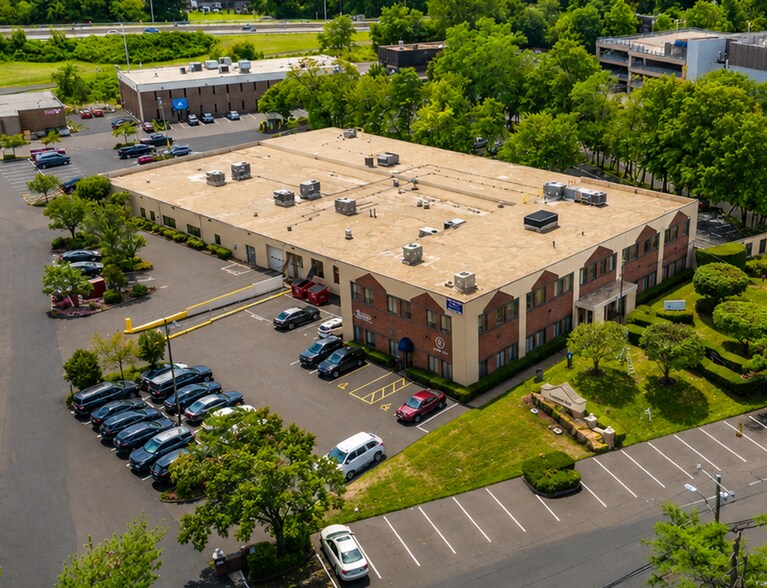 30 Commerce Rd, Stamford, CT à louer - Photo du bâtiment - Image 2 de 8