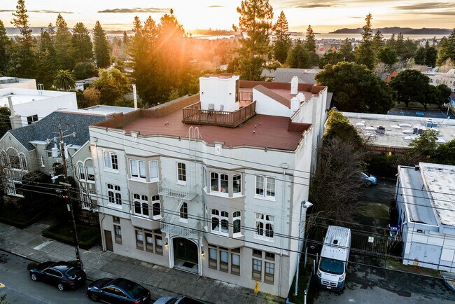 Plus de détails pour 22 Domingo Ave, Berkeley, CA - Multi-résidentiel à vendre