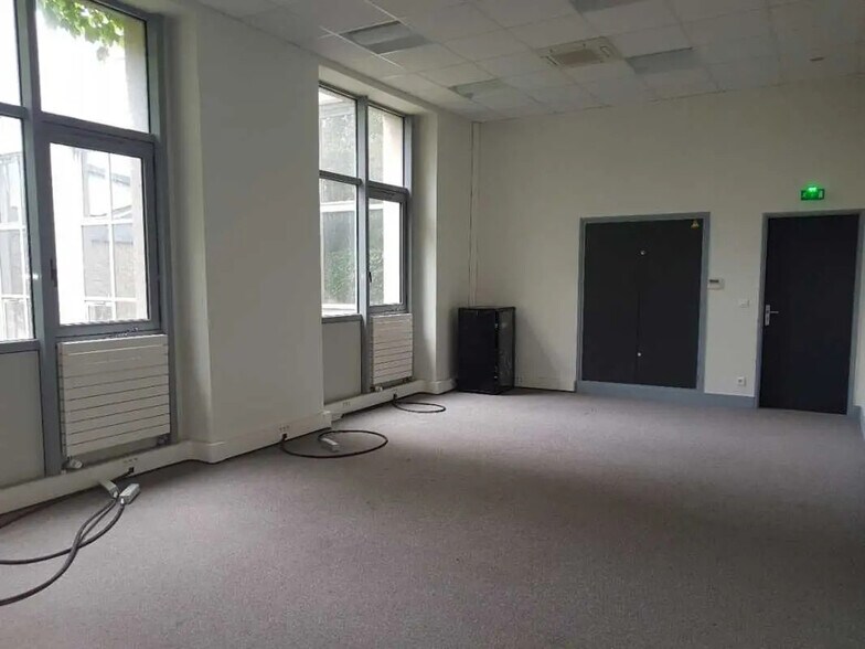 Office in Levallois-Perret for lease - Building Photo - Image 2 of 4