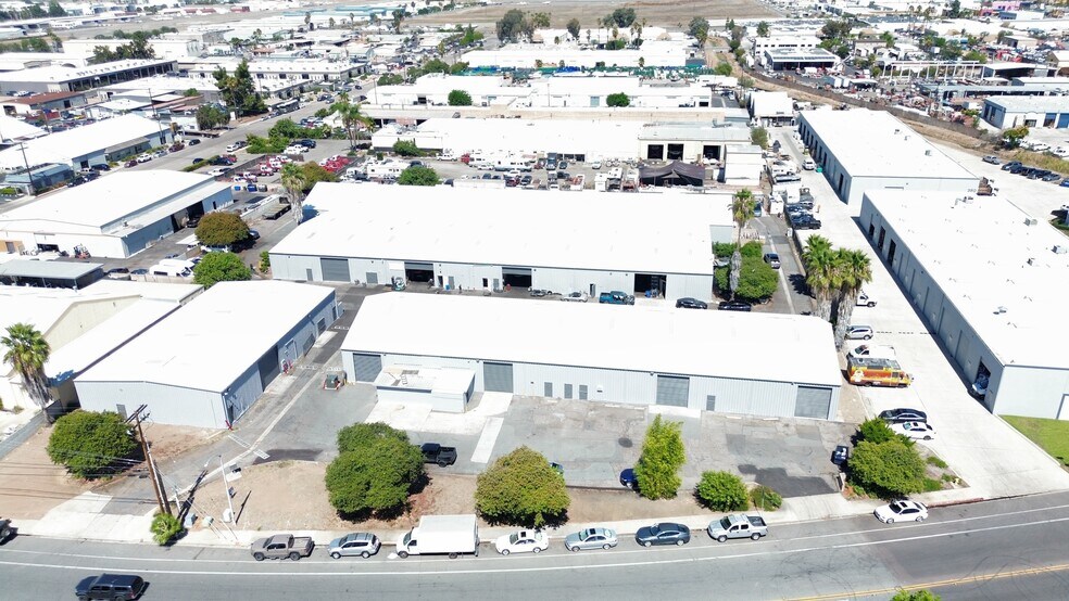 420 Vernon Way, El Cajon, CA à louer - Photo du bâtiment - Image 2 de 3