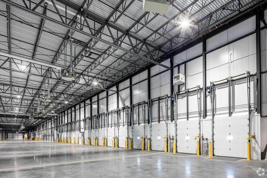 1075 Boul Bd Gérard-Cadieux, Salaberry-de-valleyfield, QC à louer - Photo du bâtiment - Image 3 de 6