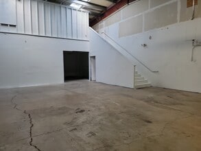 2200 Three Lakes Rd SE, Albany, OR for lease Interior Photo- Image 2 of 23