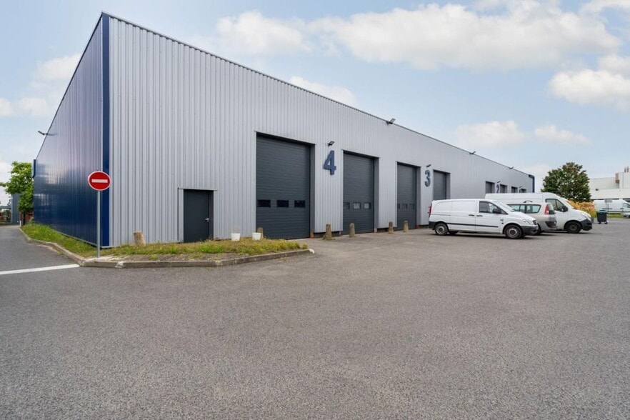 Flex in SAINT-OUEN-L'AUMONE for lease - Building Photo - Image 2 of 8