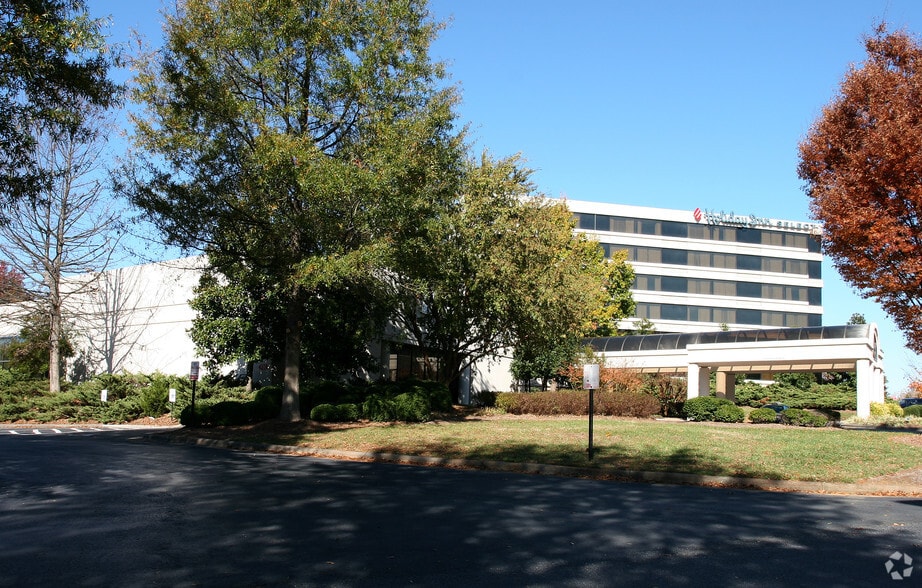 5790 University Pky, Winston-Salem, NC for sale - Building Photo - Image 3 of 17