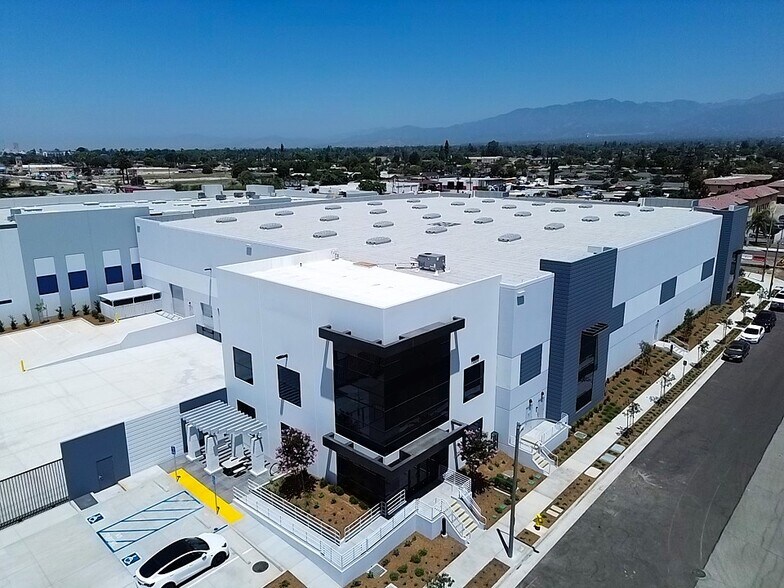 1050 E Holt Blvd, Ontario, CA for lease - Primary Photo - Image 1 of 5