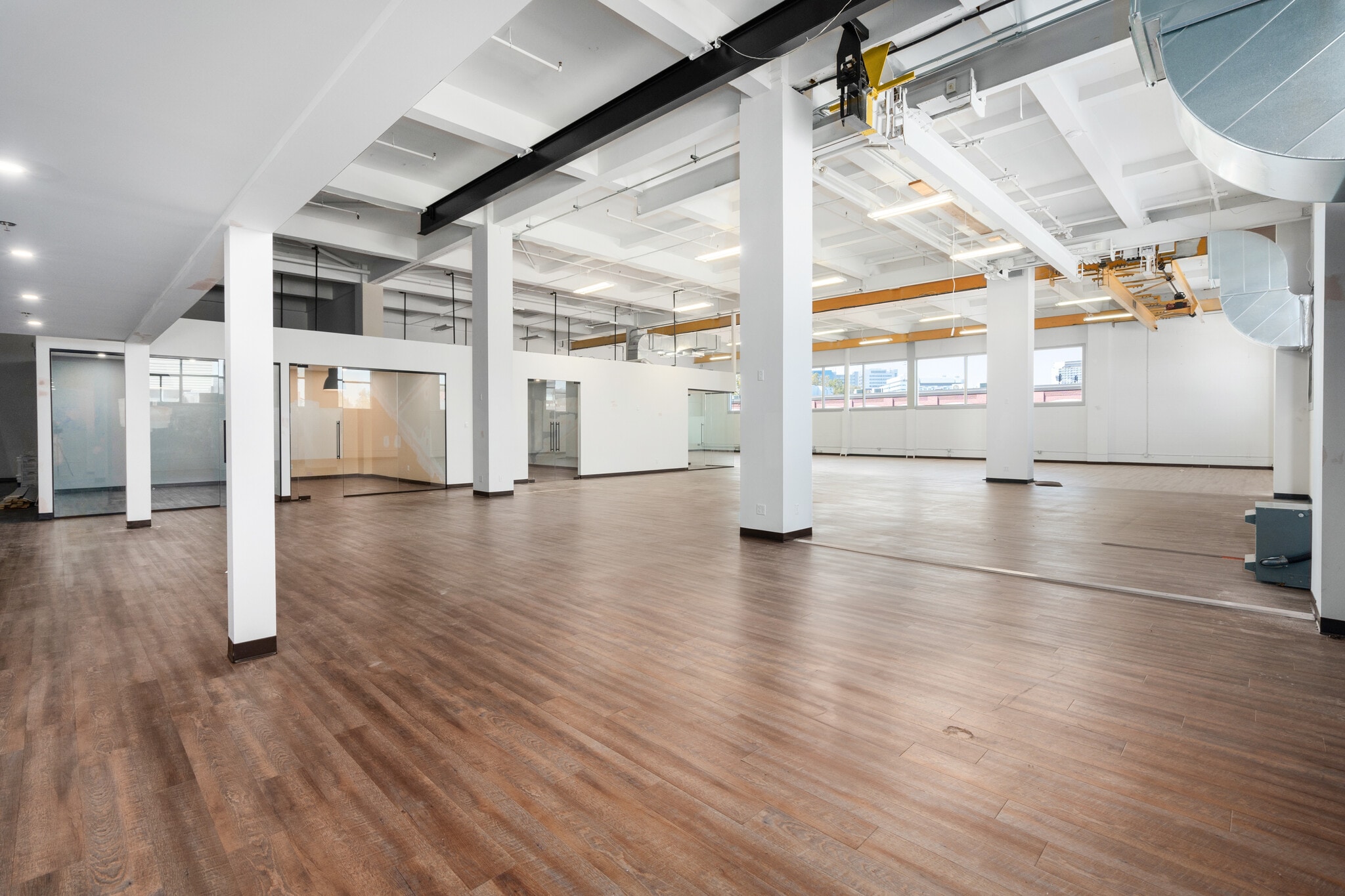 4760 Rue Acorn, Montréal, QC for lease Interior Photo- Image 1 of 7