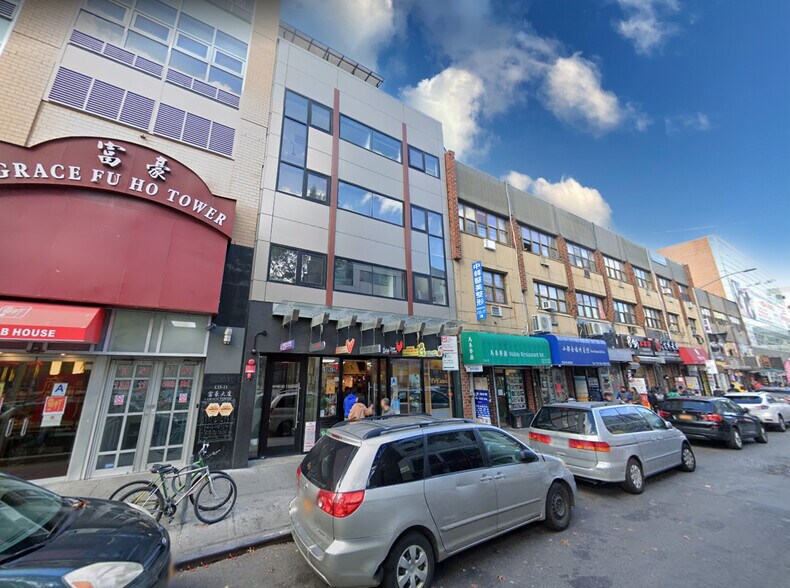 135-15 40th Rd, Flushing, NY à louer - Photo du bâtiment - Image 3 de 6