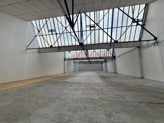 Plus de détails pour Local d'activités à louer