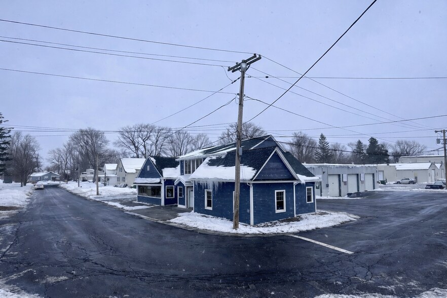 15 Martin St, Webster, NY à louer - Photo du bâtiment - Image 2 de 7