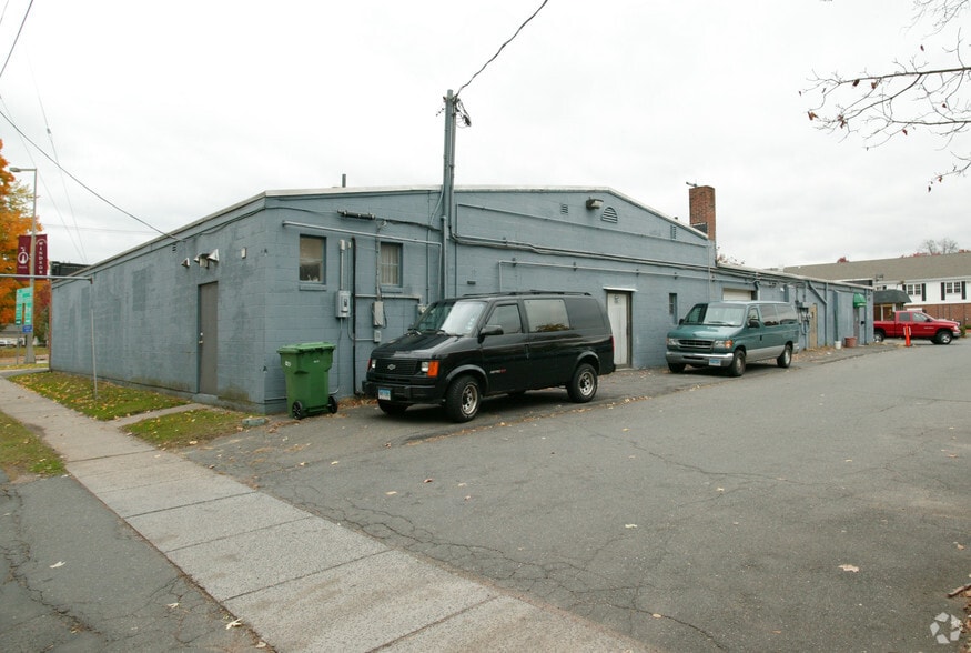 29-35 Bloomfield Ave, Windsor, CT for lease - Building Photo - Image 3 of 4