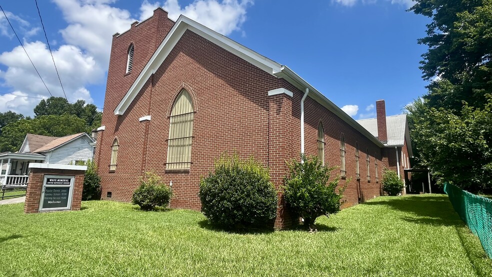 529 Alexander Ave, Henderson, NC for sale - Building Photo - Image 2 of 16