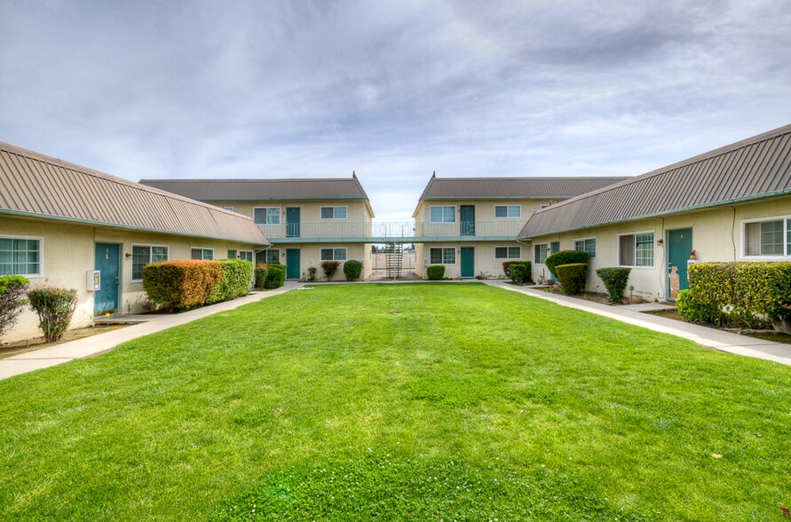 1228 Jefferson Ave, Clovis, CA for sale - Building Photo - Image 2 of 21