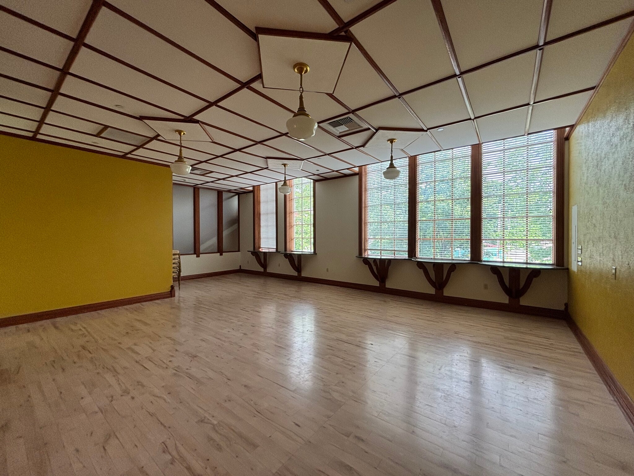 102 S Euclid Ave, Sandpoint, ID for lease Interior Photo- Image 1 of 3
