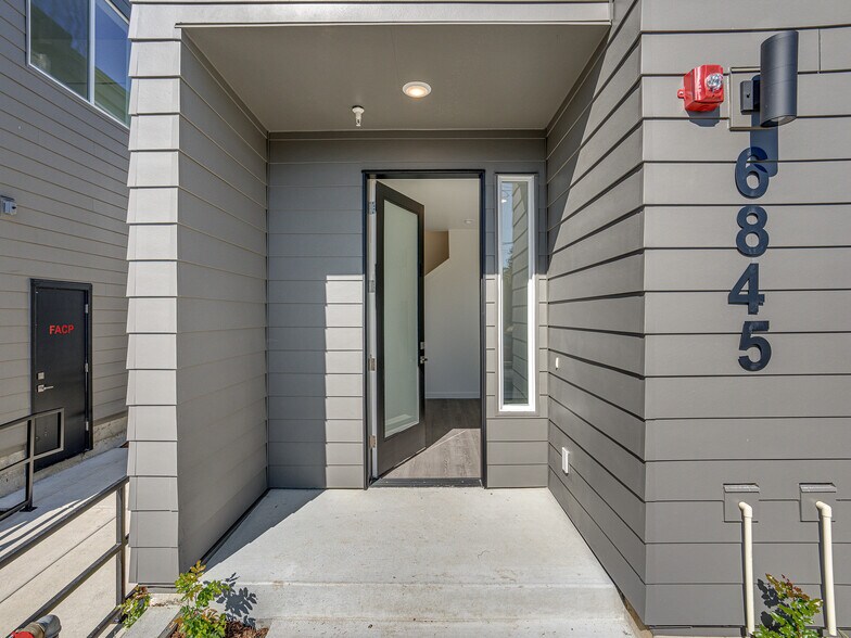 6845 N Montana Ave, Portland, OR à vendre - Photo du bâtiment - Image 3 de 30