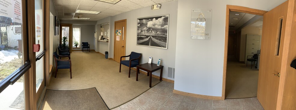 2210 Dean St, St Charles, IL for lease - Interior Photo - Image 3 of 12