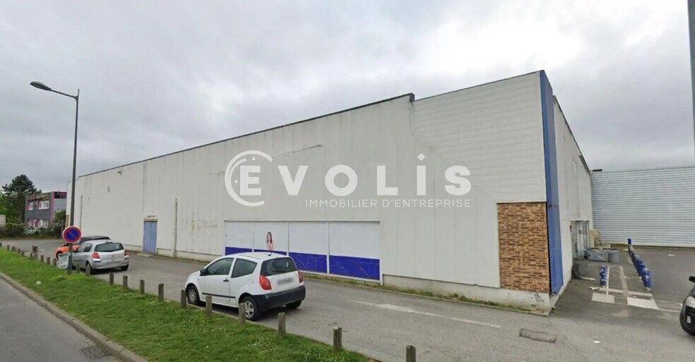 Retail in Savigny-le-Temple for lease - Building Photo - Image 3 of 3