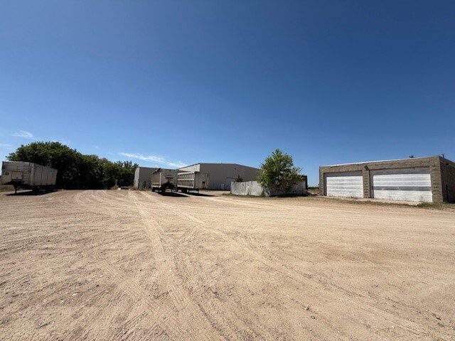 37701 Ottawa Rd, Le Sueur, MN à vendre - Photo du bâtiment - Image 3 de 8