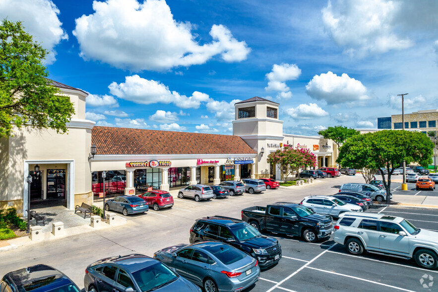 999 E Basse Rd, San Antonio, TX for lease - Building Photo - Image 1 of 42