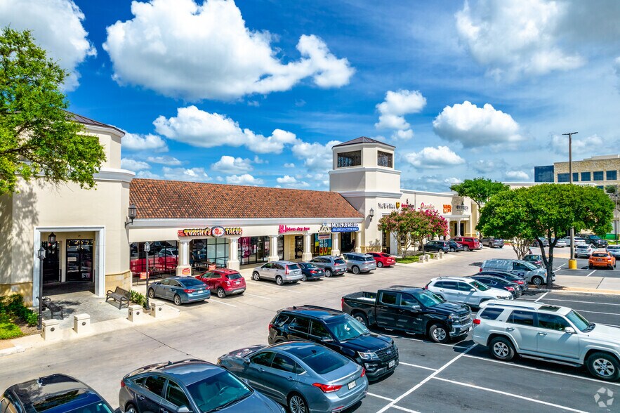 999 E Basse Rd, San Antonio, TX à louer - Photo principale - Image 1 de 42