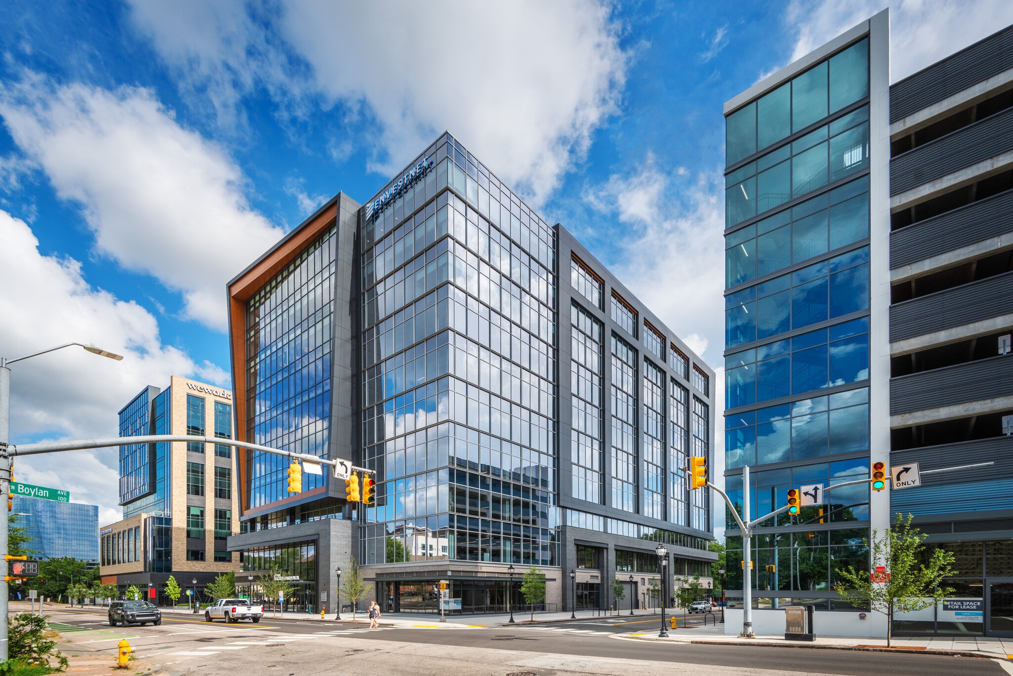 621 Hillsborough St, Raleigh, NC à louer Photo du bâtiment- Image 1 de 14