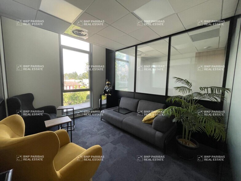 Office in Limonest for lease - Building Photo - Image 2 of 18