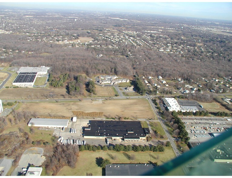 375 New Albany Rd, Moorestown, NJ à louer - Photo du bâtiment - Image 2 de 4