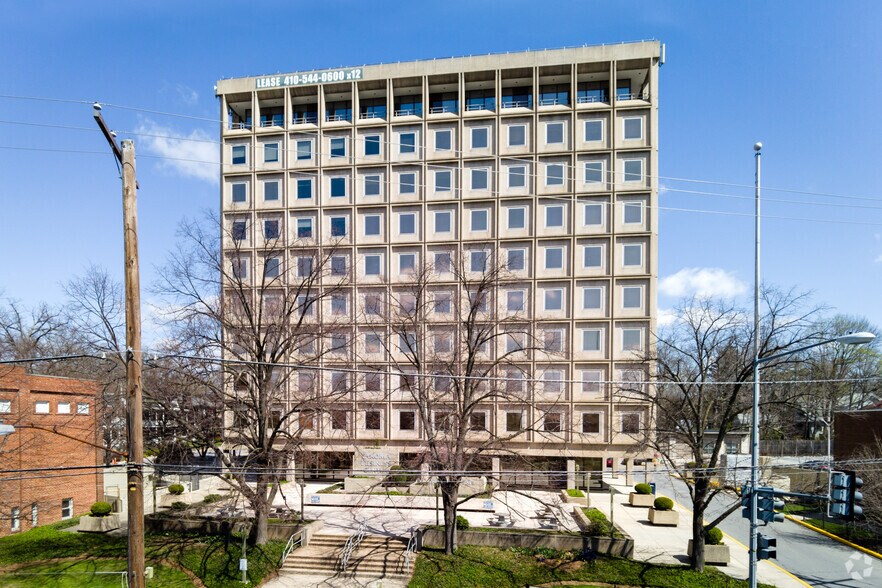 6930 Carroll Ave, Takoma Park, MD à louer - Photo du bâtiment - Image 2 de 14